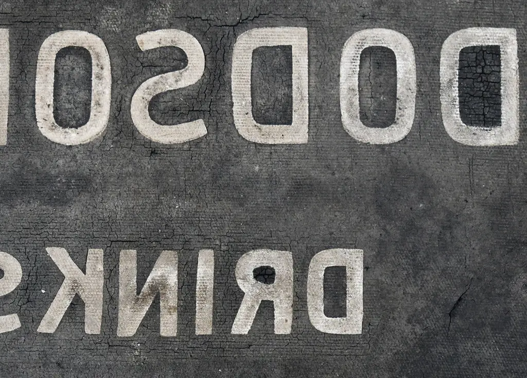 DRINK DODSON'S DRINKS RUBBER MAT Image 1++