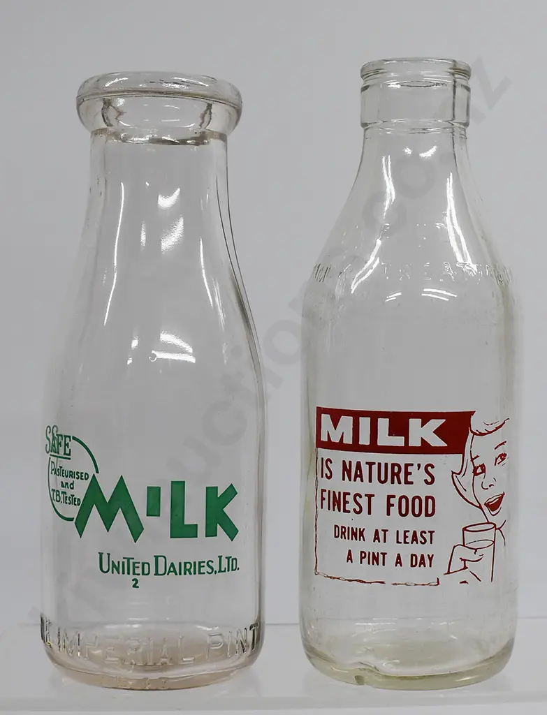 UNITED DAIRIES (Christchurch)) MILK BOTTLE, ADVERTISING PYRO MILK BOTTLE Image 1++