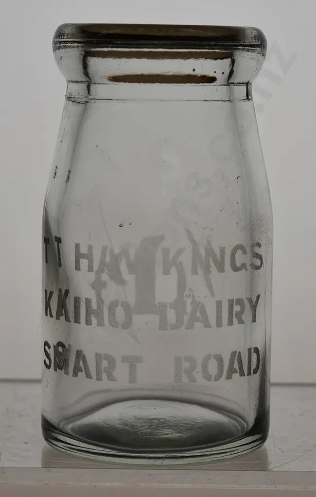 HAWKINGS NEW NLYMOUTH, BELL PALMERSTON NORTH MILK BOTTLES Image 1++