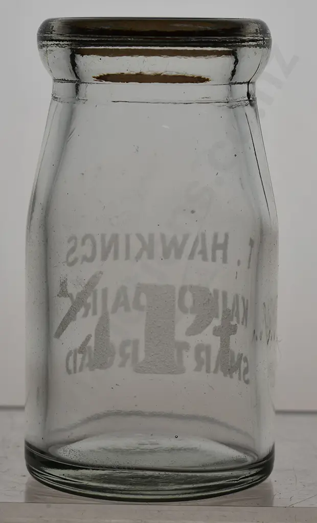 HAWKINGS NEW NLYMOUTH, BELL PALMERSTON NORTH MILK BOTTLES Image 1++