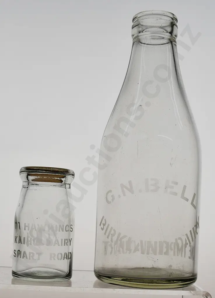 HAWKINGS NEW NLYMOUTH, BELL PALMERSTON NORTH MILK BOTTLES Image 1++