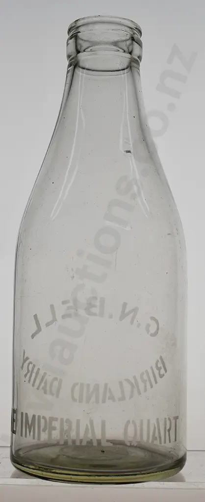 HAWKINGS NEW NLYMOUTH, BELL PALMERSTON NORTH MILK BOTTLES Image 1++
