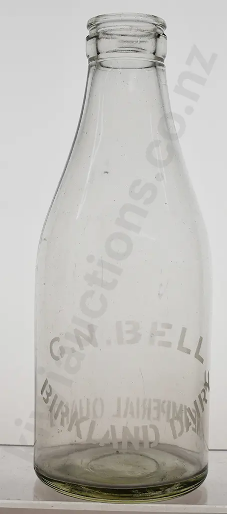 HAWKINGS NEW NLYMOUTH, BELL PALMERSTON NORTH MILK BOTTLES Image 1++