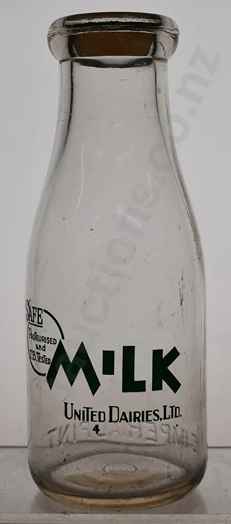 UNITED DAIRIES (Christchurch) MILK BOTTLE Image 1++