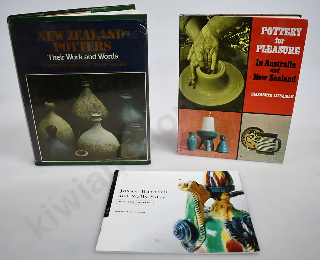NEW ZEALAND POTTERY BOOKS Image 1++