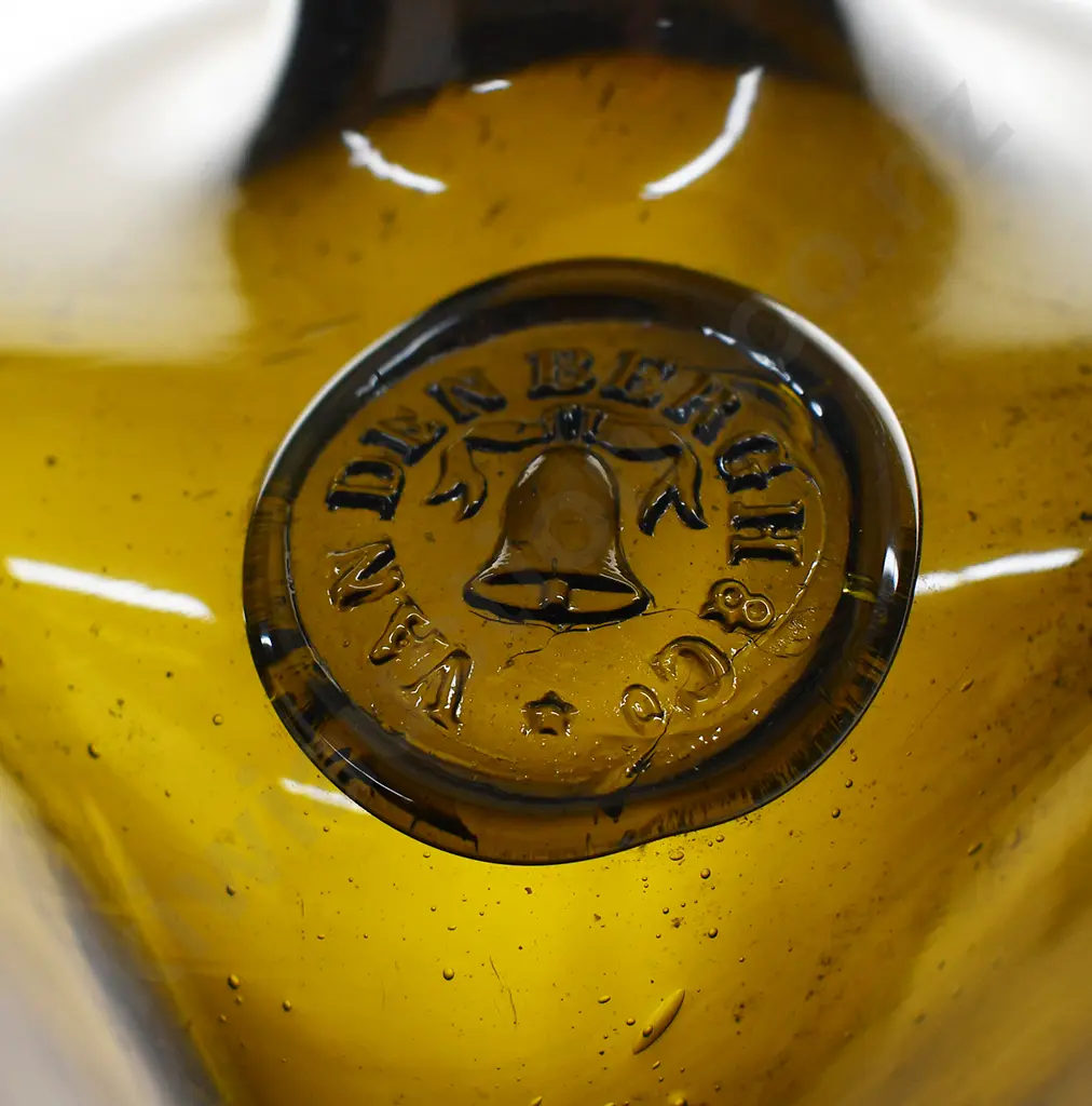 VAN DEN BERGH FREE BLOWN SEALED GIN Image 1++