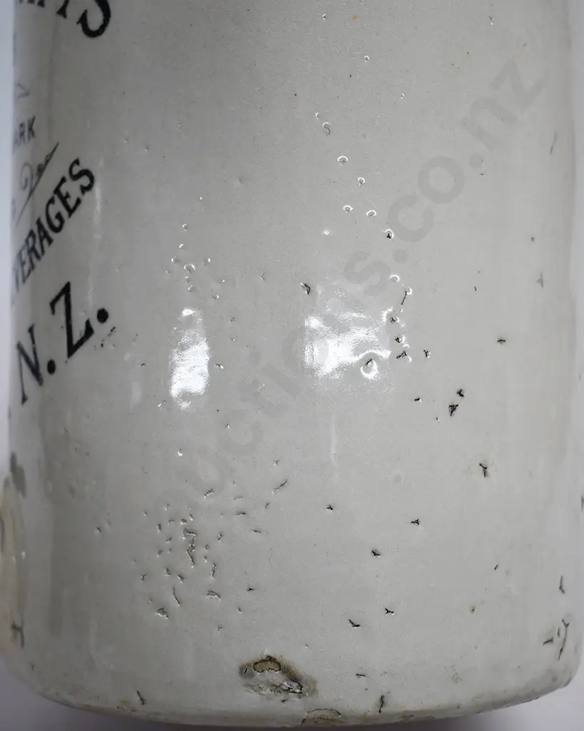 WATTS TIMARU STONE JAR Image 1++