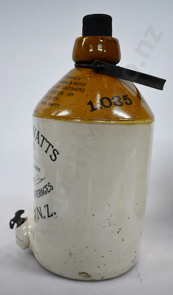 WATTS TIMARU STONE JAR Image 1++