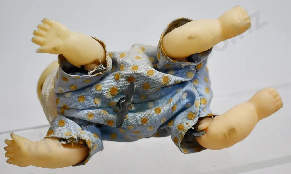 2 DOLL FIGURES Image 1++