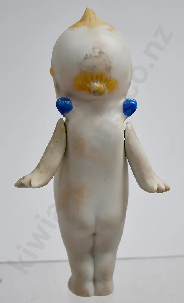 2 DOLL FIGURES Image 1++