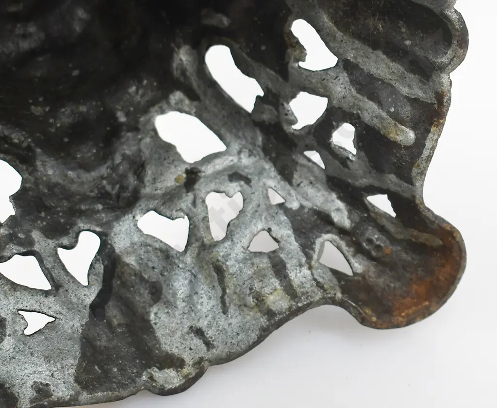 CAST IRON & GLASS FUEL LAMP Image 1++