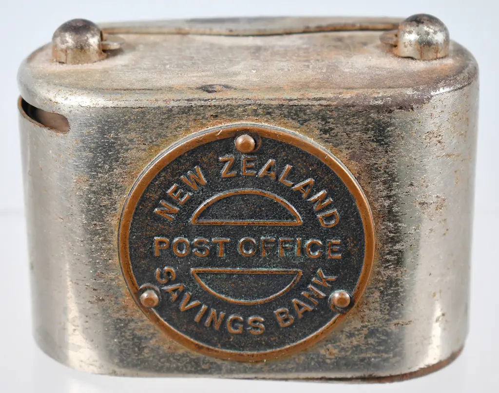 ASSORTED VINTAGE ITEMS Image 1++