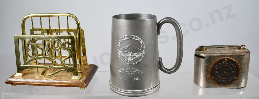 ASSORTED VINTAGE ITEMS Image 1++
