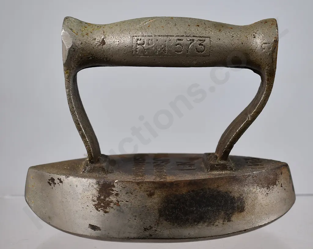 ASSORTED VINTAGE IRONS Image 1++