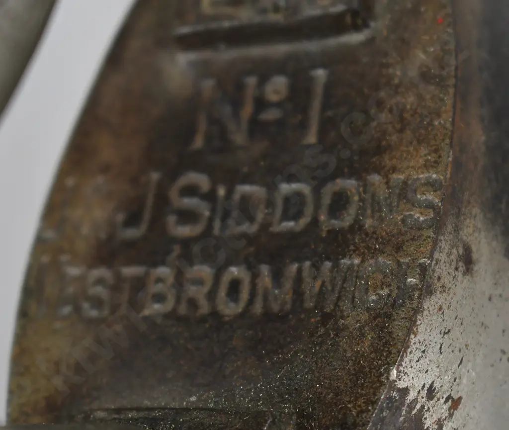 ASSORTED VINTAGE IRONS Image 1++