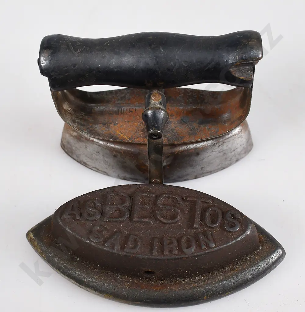 ASSORTED VINTAGE IRONS Image 1++