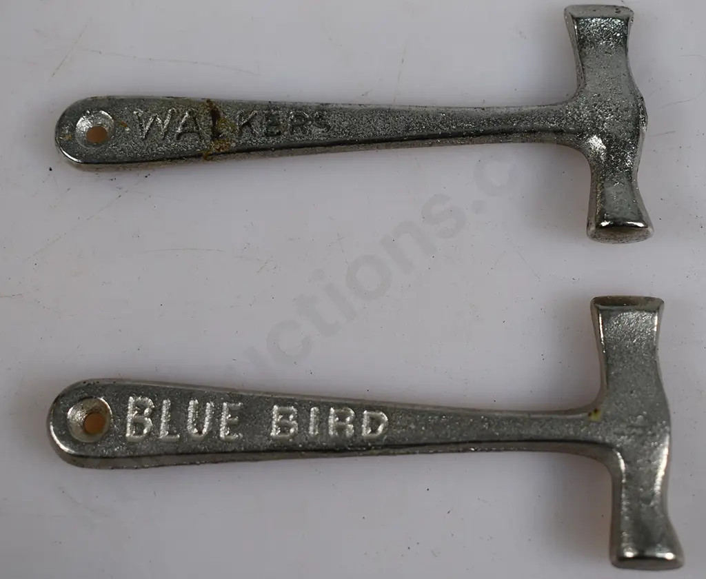 ASSORTED VINTAGE ITEMS Image 1++