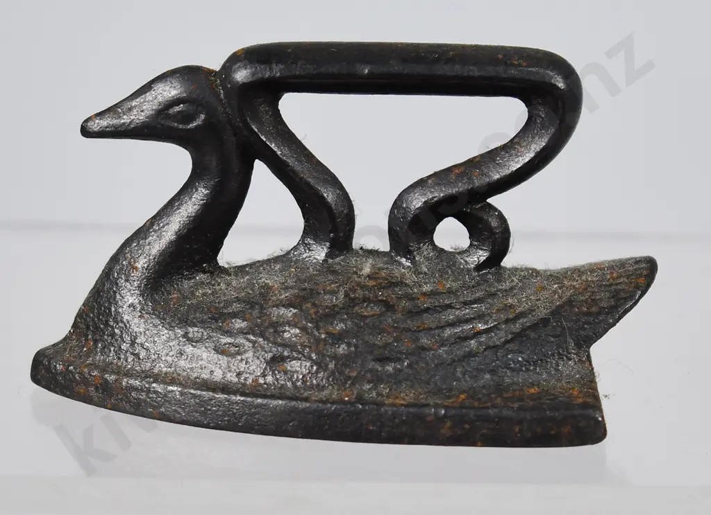 COLLECTION OF MINIATURE IRONS & TRIVETS Image 1++