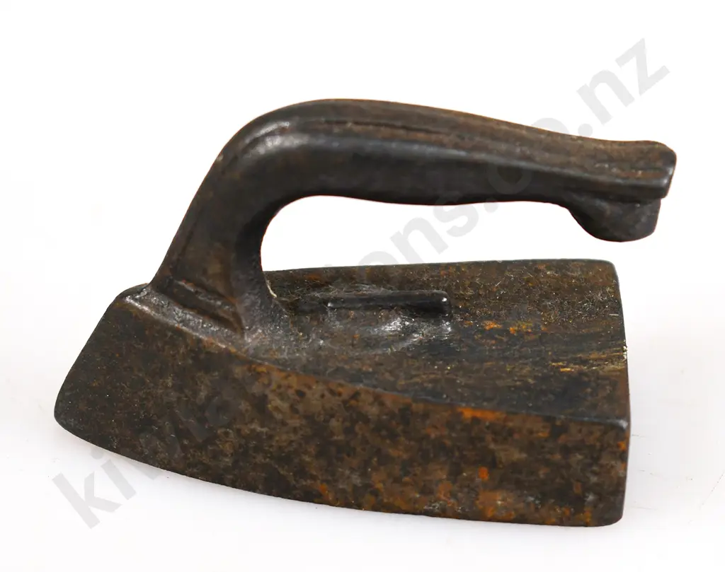 COLLECTION OF MINIATURE IRONS & TRIVETS Image 1++
