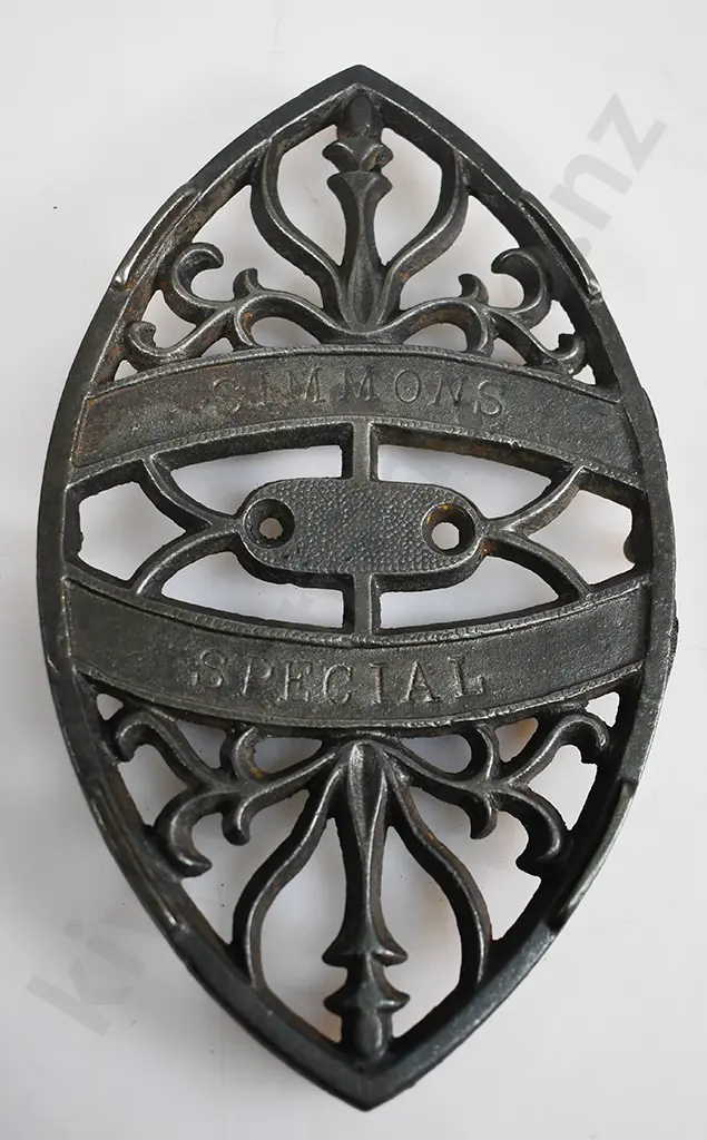 CAST IRON TRIVETS Image 1++