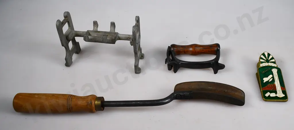 ASSORTED VINTAGE ITEMS Image 1++