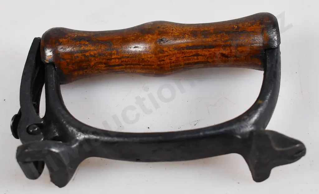ASSORTED VINTAGE ITEMS Image 1++