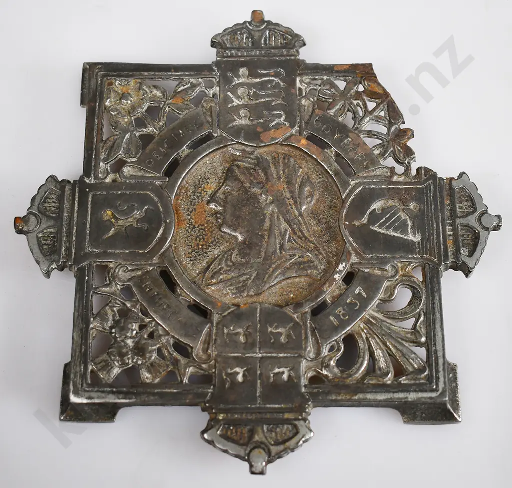 CAST IRON TRIVETS Image 1++