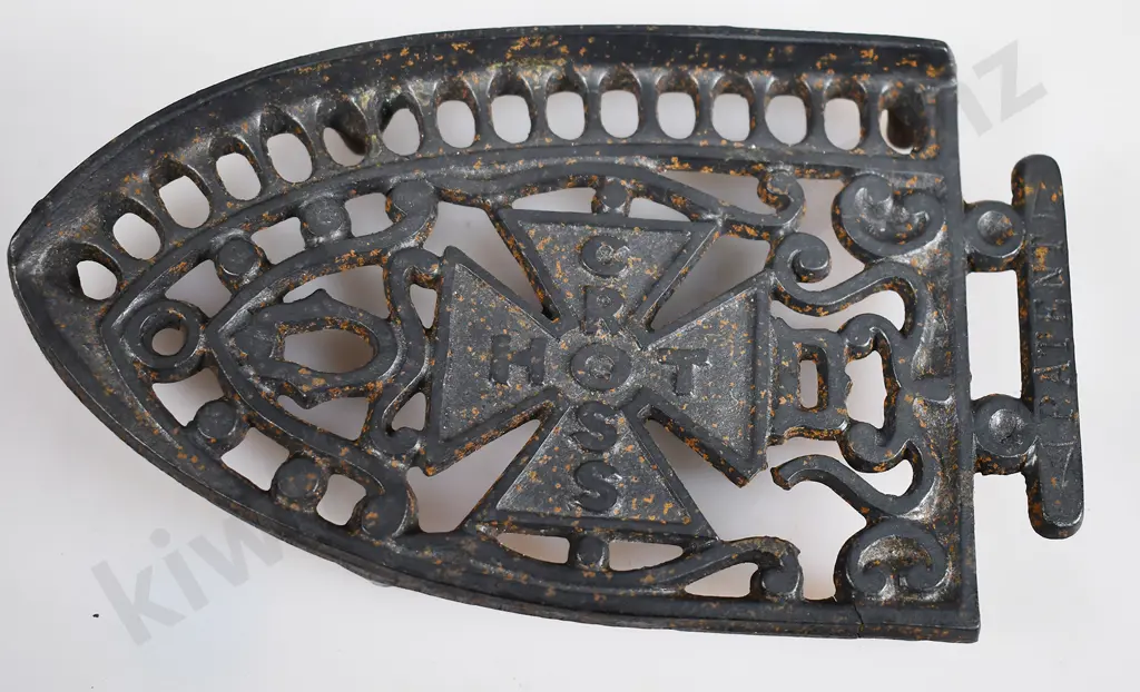 CAST IRON TRIVETS Image 1++