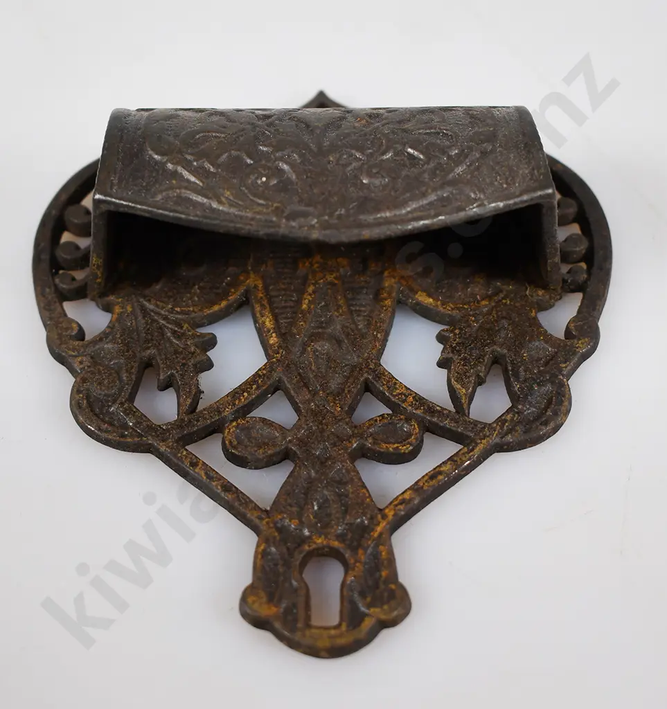 CAST IRON WALL MOUNTED MATCH HOLDERS Image 1++