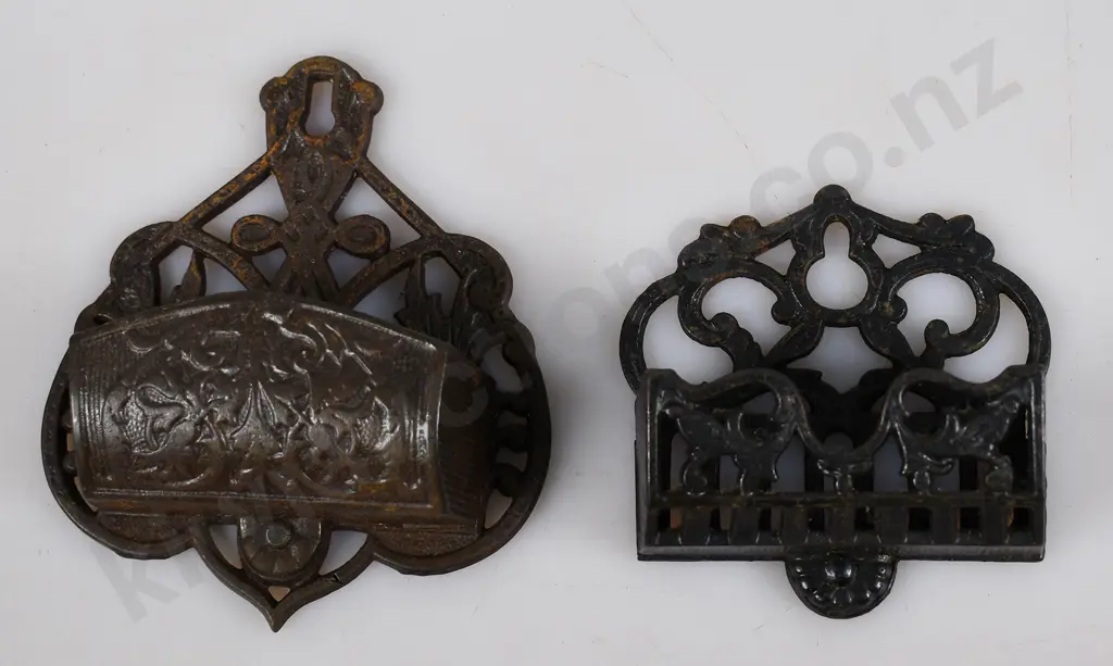 CAST IRON WALL MOUNTED MATCH HOLDERS Image 1++
