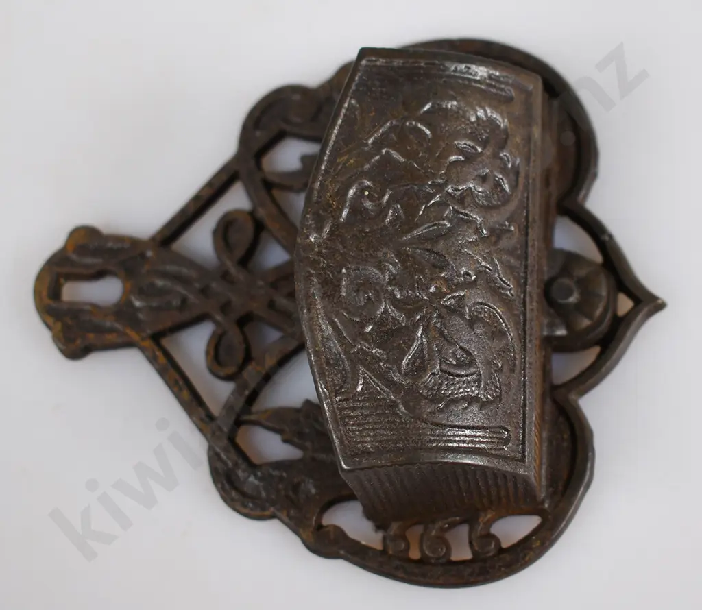 CAST IRON WALL MOUNTED MATCH HOLDERS Image 1++