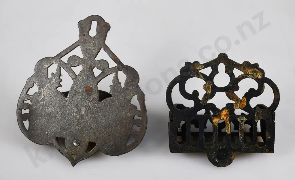 CAST IRON WALL MOUNTED MATCH HOLDERS Image 1++