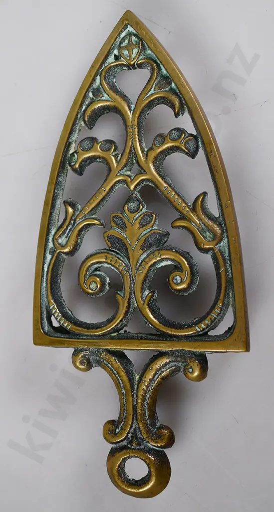 CAST BRASS TRIVETS Image 1++