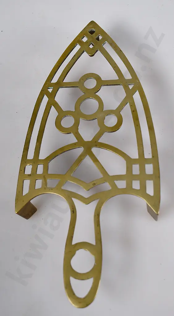 CAST BRASS TRIVETS Image 1++