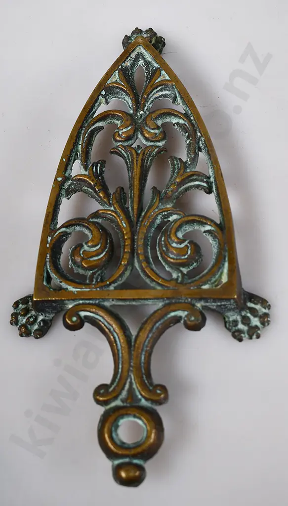 CAST BRASS TRIVETS Image 1++