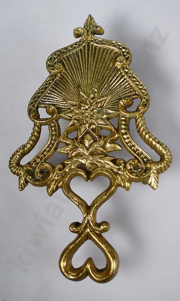 CAST BRASS TRIVETS Image 1++