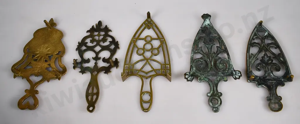 CAST BRASS TRIVETS Image 1++
