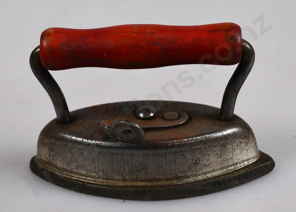 ASSORTED VINTAGE MINIATURE IRONS Image 1++