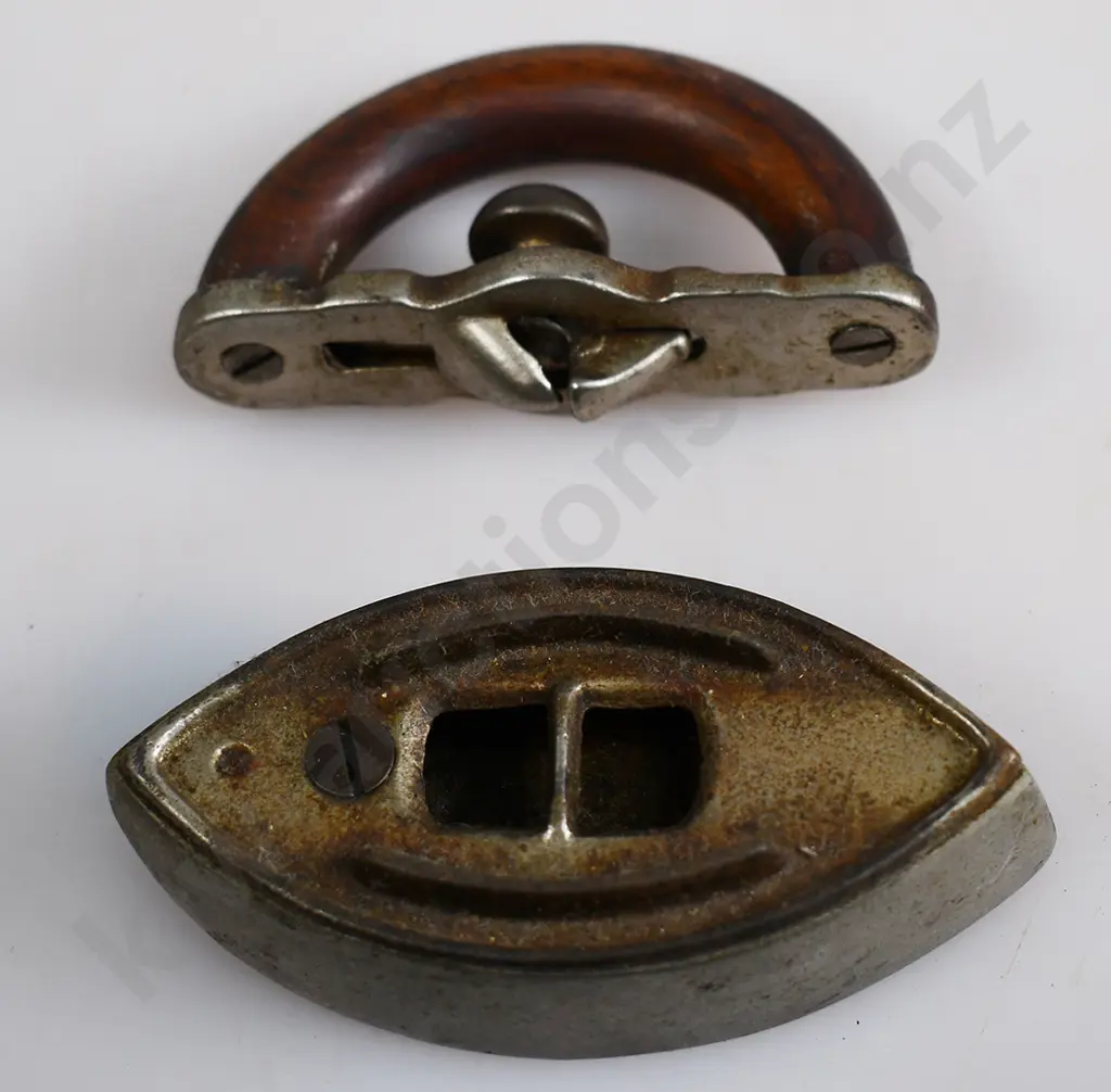 ASSORTED VINTAGE MINIATURE IRONS Image 1++