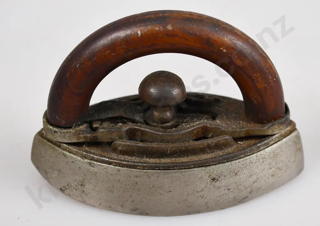 ASSORTED VINTAGE MINIATURE IRONS Image 1++