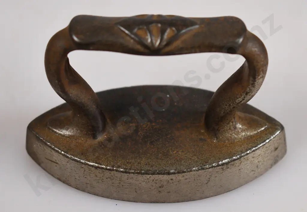 ASSORTED VINTAGE MINIATURE IRONS Image 1++