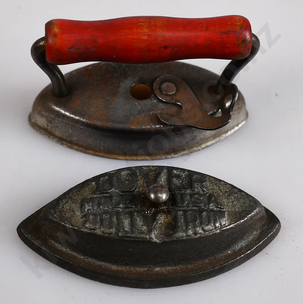 ASSORTED VINTAGE MINIATURE IRONS Image 1++