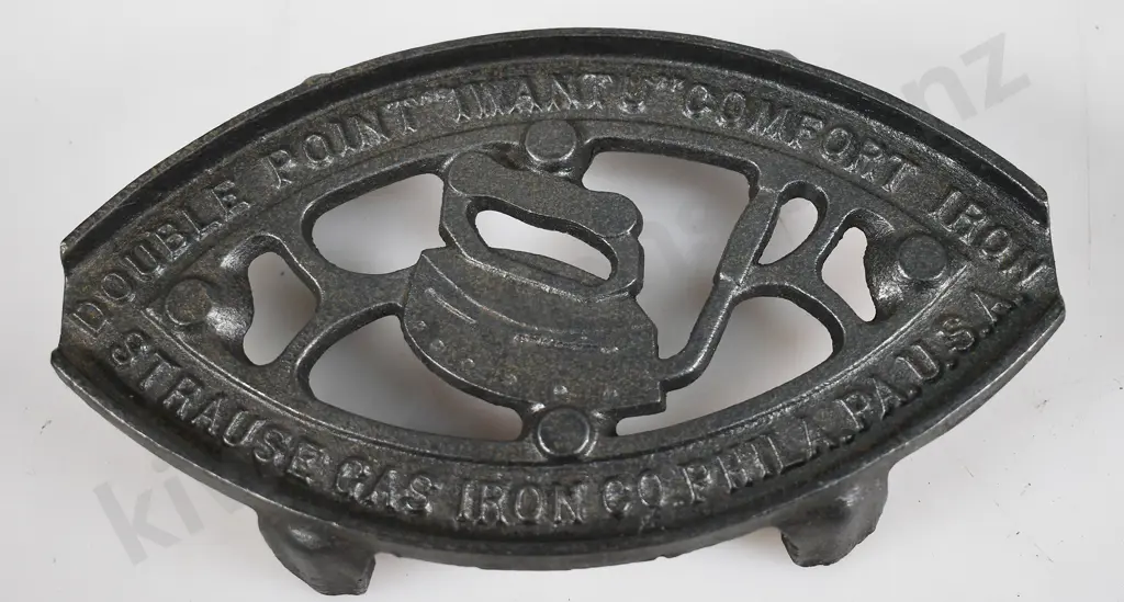 CAST METAL TRIVETS Image 1++