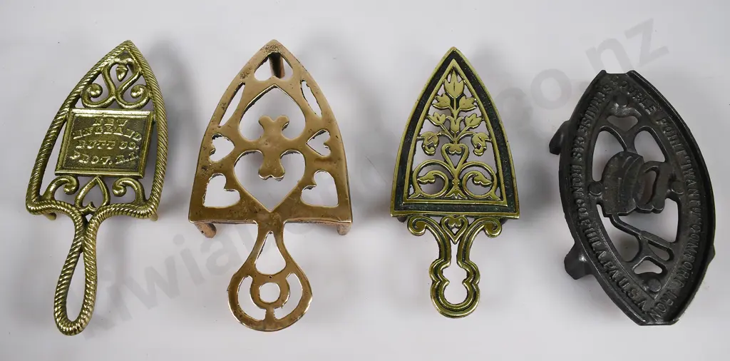 CAST METAL TRIVETS Image 1++