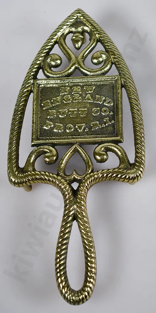 CAST METAL TRIVETS Image 1++