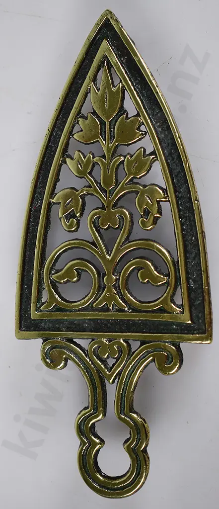 CAST METAL TRIVETS Image 1++