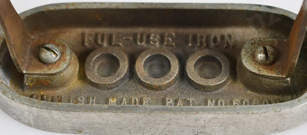 ASSORTED VINTAGE IRONS Image 1++