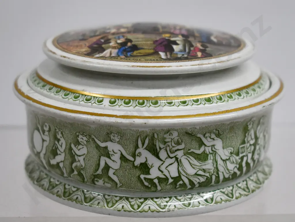 THE VILLAGE WAKES PRATT LID & BASE Image 1++
