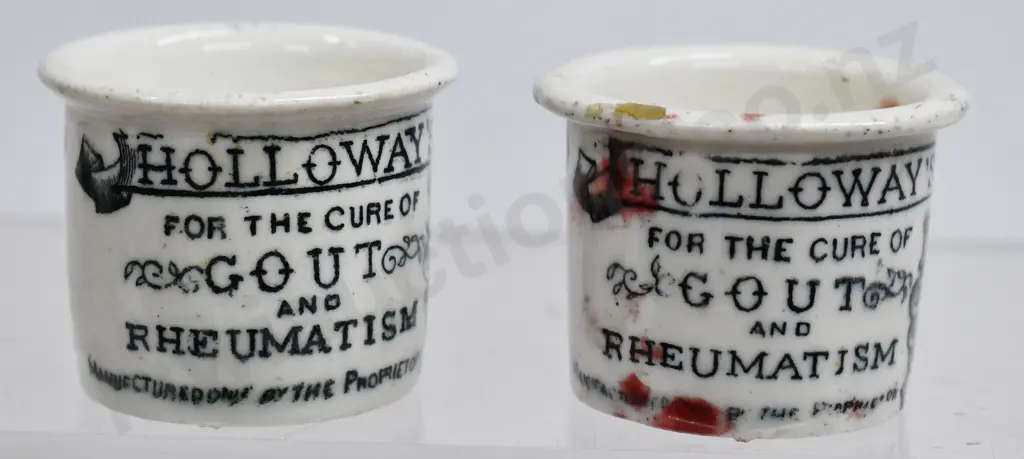 CREME LUCULLUS POT, MAW SON & THOMSON POT LID, HOLLOWAY'S OINTMENT POT, Image 1++