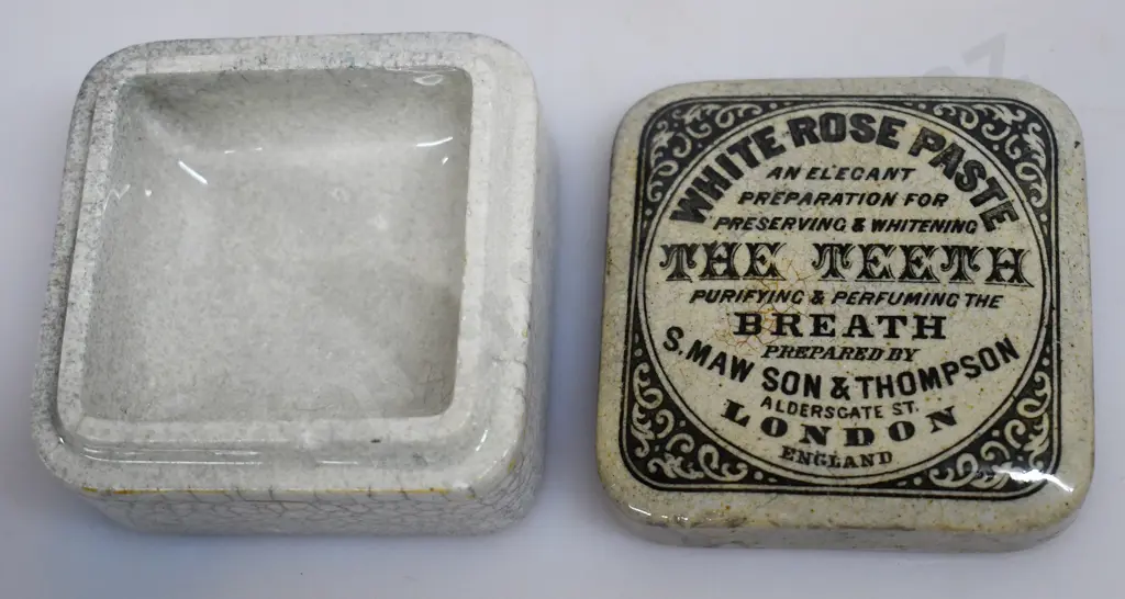 CREME LUCULLUS POT, MAW SON & THOMSON POT LID, HOLLOWAY'S OINTMENT POT, Image 1++